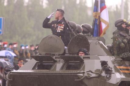 Украина. Донецк. Командир спецподразделения ДНР `Спарта` Моторола во время военного парада, посвященного 70-ой годовщине Победы в Великой Отечественной войне на улице Артема.