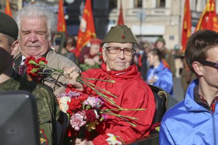 Санкт-Петербург. Проезд ветеранов Великой Отечественной войны по Невскому проспекту.