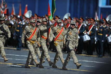 Москва. Военнослужащие Национальной армии Азербайджана во время военного парада на Красной площади, в честь 70-летия Победы в Великой Отечественной войне.