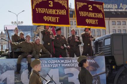 Тула. Театрализованное шествие во время парада Победы на площади Ленина, посвященном 70-летию Победы в Великой Отечественной войне.