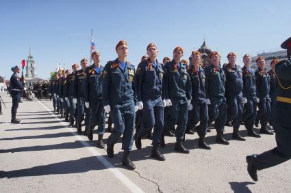 Тула. Военнослужащие 996-го Спасательного центра МЧС России во время парада Победы на площади Ленина, посвященном 70-летию Победы в Великой Отечественной войне.