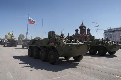 Тула. Бронетранспортер БТР-80 во время парада Победы на площади Ленина, посвященном 70-летию Победы в Великой Отечественной войне.