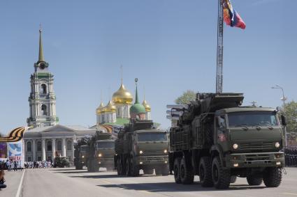 Тула. Cамоходный зенитный ракетно-пушечный комплекс (ЗРПК) наземного базирования `Панцирь` во время парада Победы на площади Ленина, посвященном 70-летию Победы в Великой Отечественной войне.