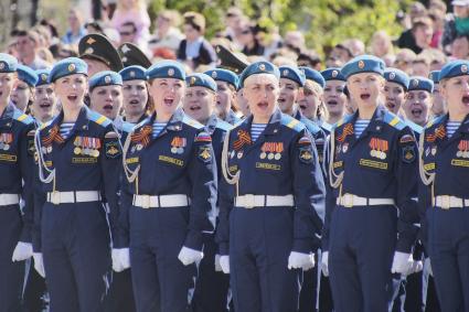 Тула. Сводная рота женщин 106-й Гвардейской воздушно-десантной дивизии во время парада Победы на площади Ленина, посвященном 70-летию Победы в Великой Отечественной войне.