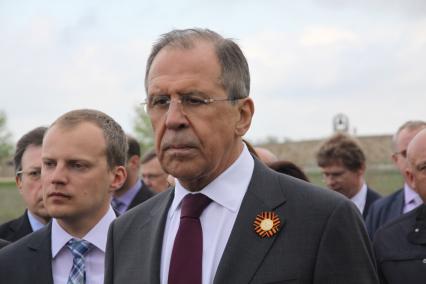 Волгоград. Министр иностранных дел России Сергей Лавров во время посещения военно-мемориального кладбища `Россошки`, где захоронены советские и немецкие солдаты, погибшие во время Второй мировой войны на территории Волгоградской области.