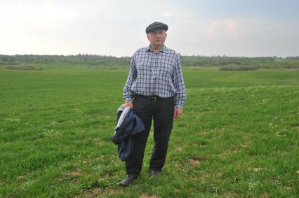 Калининградская область, Озерск. Бывший мэр Москвы, фермер Юрий Лужков на своей ферме.