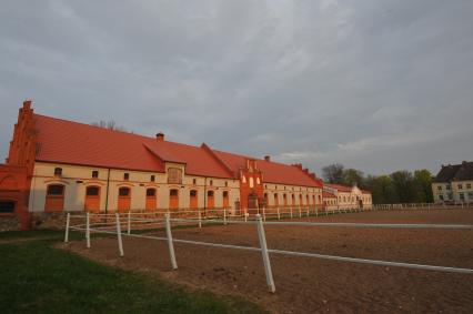 Калининградская область, Озерск. Здание конюшни `Частного конного завода Веедерн`, принадлежащего Елене Батурине, супруге бывшего мэра Москвы, фермера Юрия Лужкова.