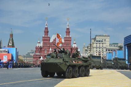 Москва. Бронетранспортер БТР-82А во время военного парада на Красной площади, в честь 70-летия Победы в Великой Отечественной войне.