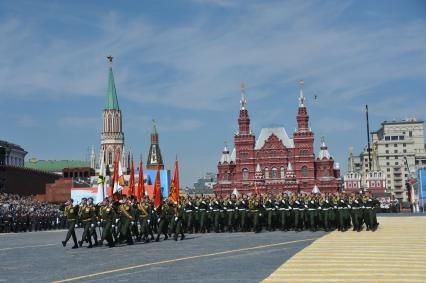 Москва. Курсанты Военной академии радиационной, химической и биологической защиты (РХБЗ) имени Маршала Советского Союза С.К.Тимошенко во время военного парада на Красной площади, в честь 70-летия Победы в Великой Отечественной войне.