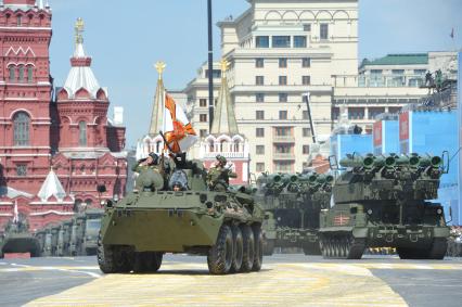 Москва. Бронетранспортер БТР-82А во время военного парада на Красной площади, в честь 70-летия Победы в Великой Отечественной войне.