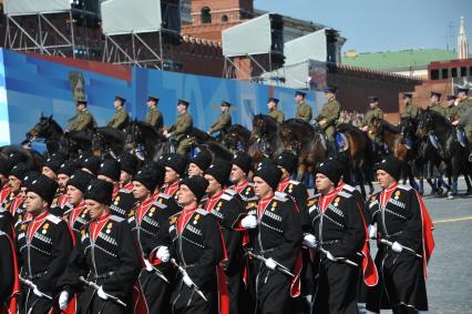 Москва. Сводная рота Кубанского казачьего войска во время военного парада на Красной площади, в честь 70-летия Победы в Великой Отечественной войне.