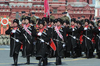 Москва. Сводная рота Кубанского казачьего войска во время военного парада на Красной площади, в честь 70-летия Победы в Великой Отечественной войне.