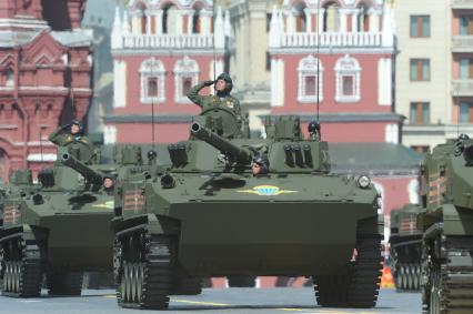 Москва. Боевые машины десанта БМД-4М во время военного парада на Красной площади, в честь 70-летия Победы в Великой Отечественной войне.