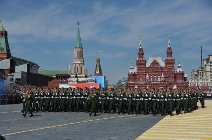 Москва. Военнослужащие парадных расчетов во время военного парада на Красной площади, в честь 70-летия Победы в Великой Отечественной войне.