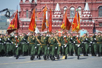 Москва. Военнослужащие Сухопутных войск РФ во время военного парада на Красной площади, в честь 70-летия Победы в Великой Отечественной войне.