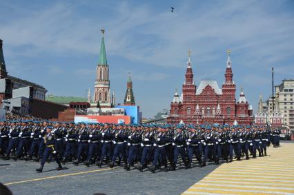 Москва. Военнослужашие Воздушно-десантных войск РФ во время военного парада на Красной площади, в честь 70-летия Победы в Великой Отечественной войне.