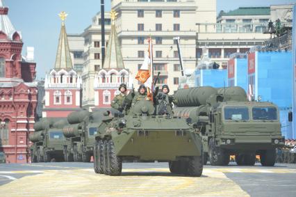 Москва. Бронетранспортер БТР-82А во время военного парада на Красной площади, в честь 70-летия Победы в Великой Отечественной войне.