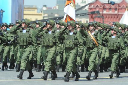 Москва. Военнослужащие во время военного парада на Красной площади, в честь 70-летия Победы в Великой Отечественной войне.