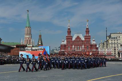 Москва. Воспитанники Аксайского Данилы Ефремова кадетского казачьего корпуса во время военного парада на Красной площади, в честь 70-летия Победы в Великой Отечественной войне.