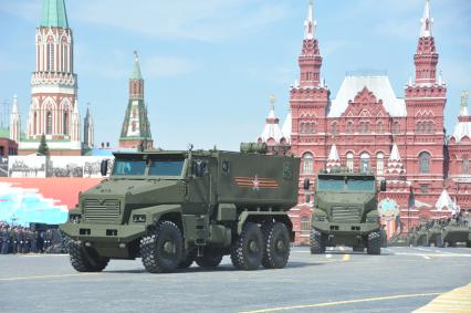 Москва. Бронированные автомобили повышенной защищенности `Тайфун-У` во время военного парада на Красной площади, в честь 70-летия Победы в Великой Отечественной войне.