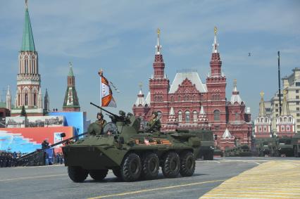 Москва. Бронетранспортер БТР-82А во время военного парада на Красной площади, в честь 70-летия Победы в Великой Отечественной войне.