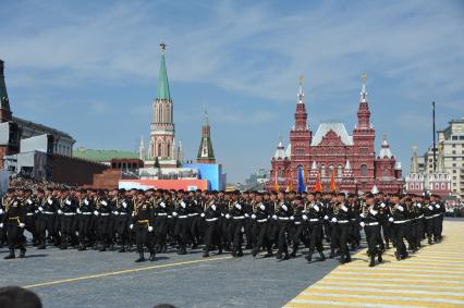 Москва. Военнослужащие 336 гвардейской Белостокской бригады морской пехоты Балтийского флота во время военного парада на Красной площади, в честь 70-летия Победы в Великой Отечественной войне.