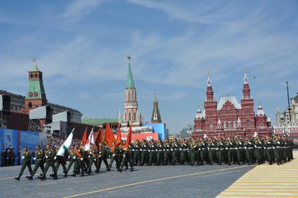 Москва. Военнослужащие железнодорожных войск РФ во время военного парада на Красной площади, в честь 70-летия Победы в Великой Отечественной войне.