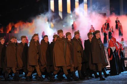 Москва. Артисты во время выступления на праздничном концерте на Красной площади, посвященном 70-летию Победы в Великой Отечественной войне.