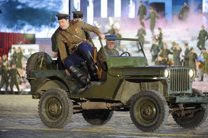 Москва. Артисты во время выступления на праздничном концерте на Красной площади, посвященном 70-летию Победы в Великой Отечественной войне.