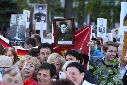 Саратов. Акция `Бессмертный полк`, посвященная 70-летию Победы в Великой Отечественной войне.