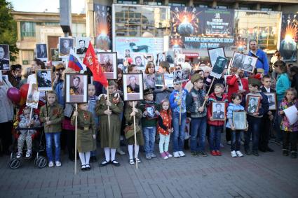 Саратов. Акция `Бессмертный полк`, посвященная 70-летию Победы в Великой Отечественной войне.