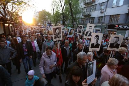 Саратов. Акция `Бессмертный полк`, посвященная 70-летию Победы в Великой Отечественной войне.