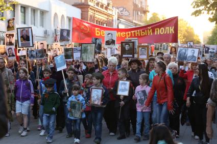 Саратов. Акция `Бессмертный полк`, посвященная 70-летию Победы в Великой Отечественной войне.