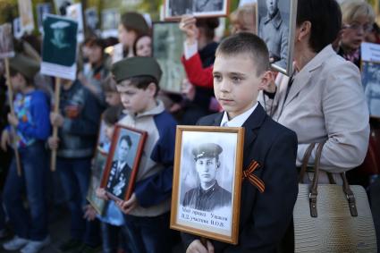 Саратов. Акция `Бессмертный полк`, посвященная 70-летию Победы в Великой Отечественной войне.