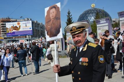 Новосибирск. Акция `Бессмертный полк`, посвященная 70-летию Победы в Великой Отечественной войне.