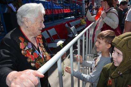 Новосибирск. Акция `Бессмертный полк`, посвященная 70-летию Победы в Великой Отечественной войне.