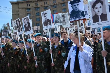 Новосибирск. Акция `Бессмертный полк`, посвященная 70-летию Победы в Великой Отечественной войне.