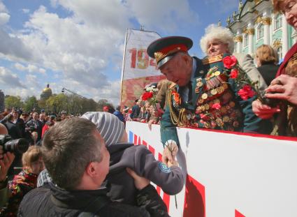 Санкт-Петербург. Парад Победы на Дворцовой площади в честь 70-летия Победы в Великой Отечественной войне.