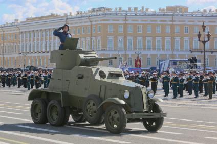 Санкт-Петербург. Военная техника времен Великой Отечественной войны на Параде Победы на Дворцовой площади в честь 70-летия Победы в Великой Отечественной войне.