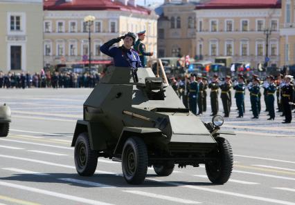 Санкт-Петербург. Военная техника времен Великой Отечественной войны на Параде Победы на Дворцовой площади в честь 70-летия Победы в Великой Отечественной войне.