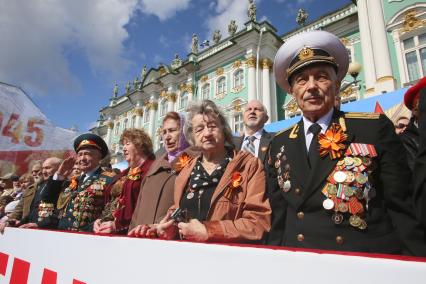 Санкт-Петербург. Парад Победы на Дворцовой площади в честь 70-летия Победы в Великой Отечественной войне.