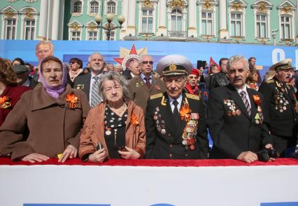 Санкт-Петербург. Парад Победы на Дворцовой площади в честь 70-летия Победы в Великой Отечественной войне.