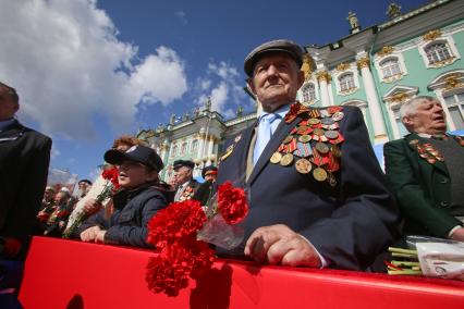 Санкт-Петербург. Парад Победы на Дворцовой площади в честь 70-летия Победы в Великой Отечественной войне.