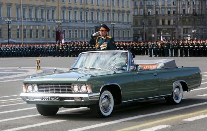 Санкт-Петербург. Парад Победы на Дворцовой площади в честь 70-летия Победы в Великой Отечественной войне. Главнокомандующий Западным военным округом Анатолий Сидоров.