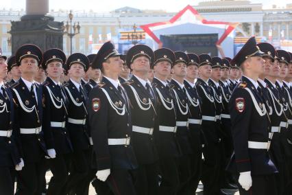 Санкт-Петербург. Парад Победы на Дворцовой площади в честь 70-летия Победы в Великой Отечественной войне. Парадный расчет Санкт-Петербургского военного института Внутренних войск МВД России.