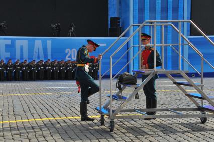 Москва. Военнослужащие перед началом Парада на Красной площади, в честь 70-летия Победы в Великой Отечественной войне.