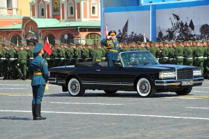 Москва. Главнокомандующий Сухопутными войсками РФ, генерал-полковник Олег Салюков во время Парада на Красной площади, в честь 70-летия Победы в Великой Отечественной войне.