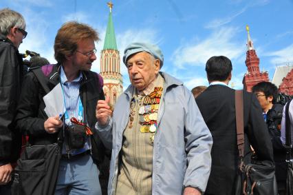 Москва. Гости перед началом Парада на Красной площади, в честь 70-летия Победы в Великой Отечественной войне.