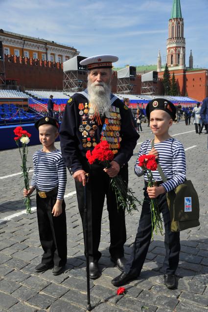 Москва. Ветераны после Парада на Красной площади, в честь 70-летия Победы в Великой Отечественной войне.