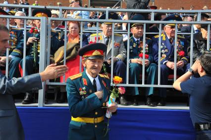 Москва. Гости перед началом Парада на Красной площади, в честь 70-летия Победы в Великой Отечественной войне.